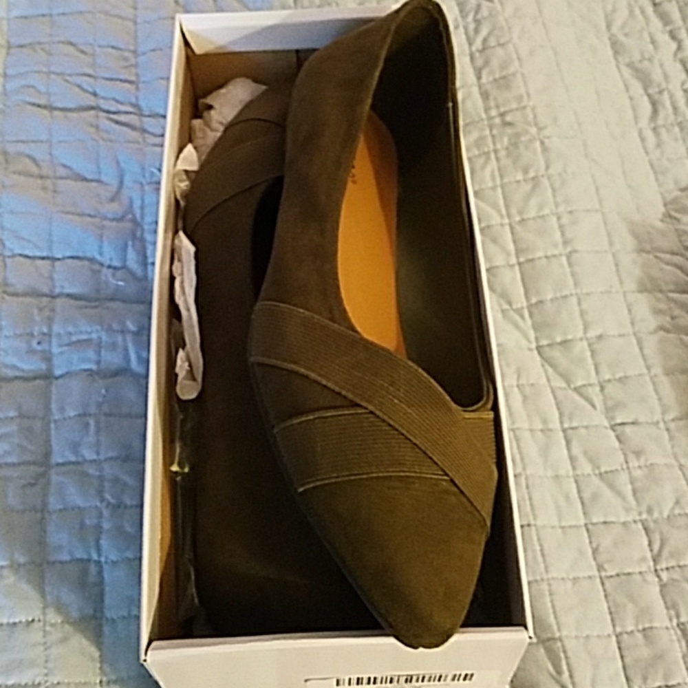Shoes - Picture 2 of 6